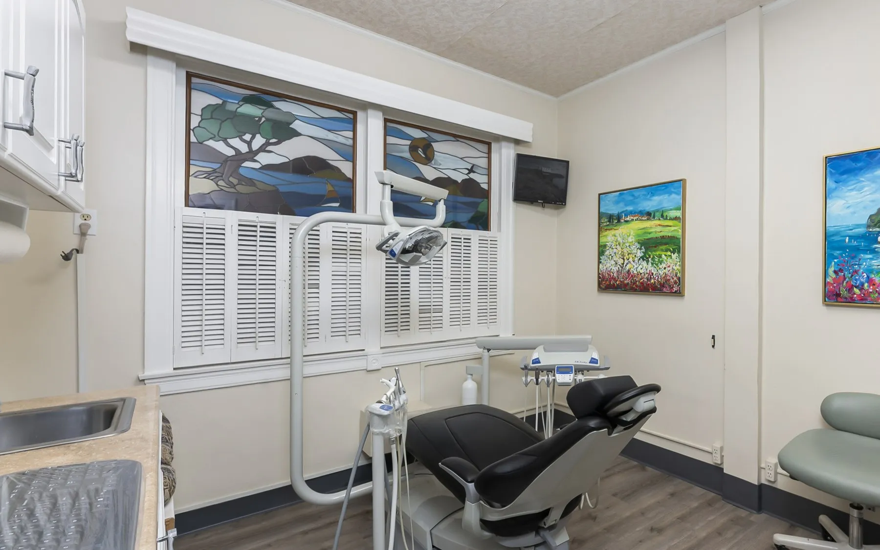 Sunlit operatory decorated with colorful seascape paintings
